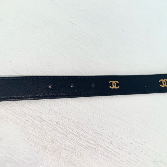 SPECIAL SALE‼️ Authentic vintage Chanel black leather belt + CC logos. - Picture 7 of 10